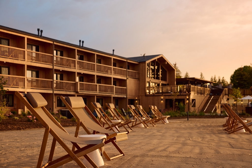 Stay with Hotel Marina Riviera