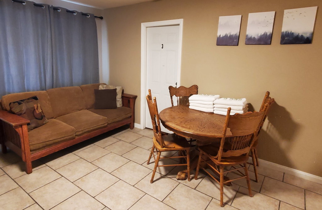 Stay with Big Bear Hostel and Group Cabin Rentals